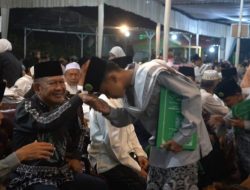 Wabup H A Khafidh Minta Para Orang Tua Awasi Anaknya, Santri Pompes BUQ Desa Pinang Merah Gelar Haflah Khotmil Quran
