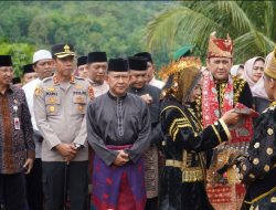 Kapolres Merangin Hadiri Festival Meram Pisang Basamo dan Peringatan HUT ke-18 Kecamatan Pangkalan Jambu